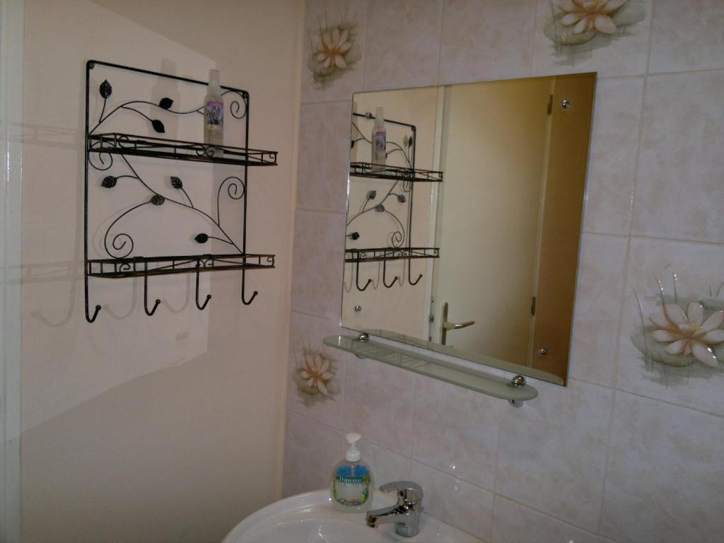 Bed and Breakfast La Maison Jaune Bouresse Экстерьер фото