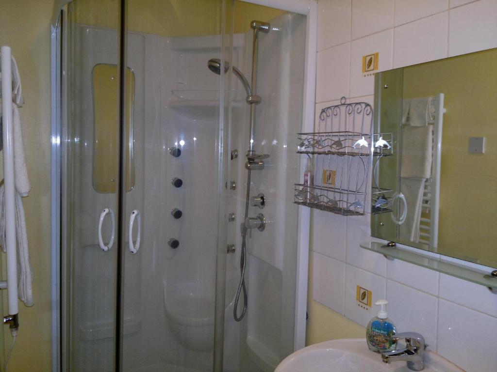 Bed and Breakfast La Maison Jaune Bouresse Экстерьер фото
