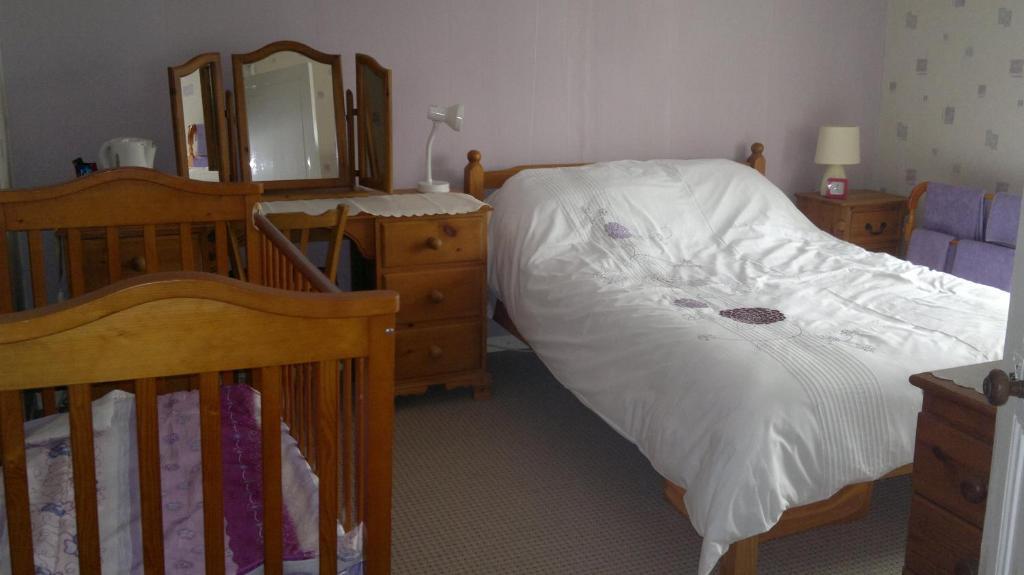 Bed and Breakfast La Maison Jaune Bouresse Экстерьер фото